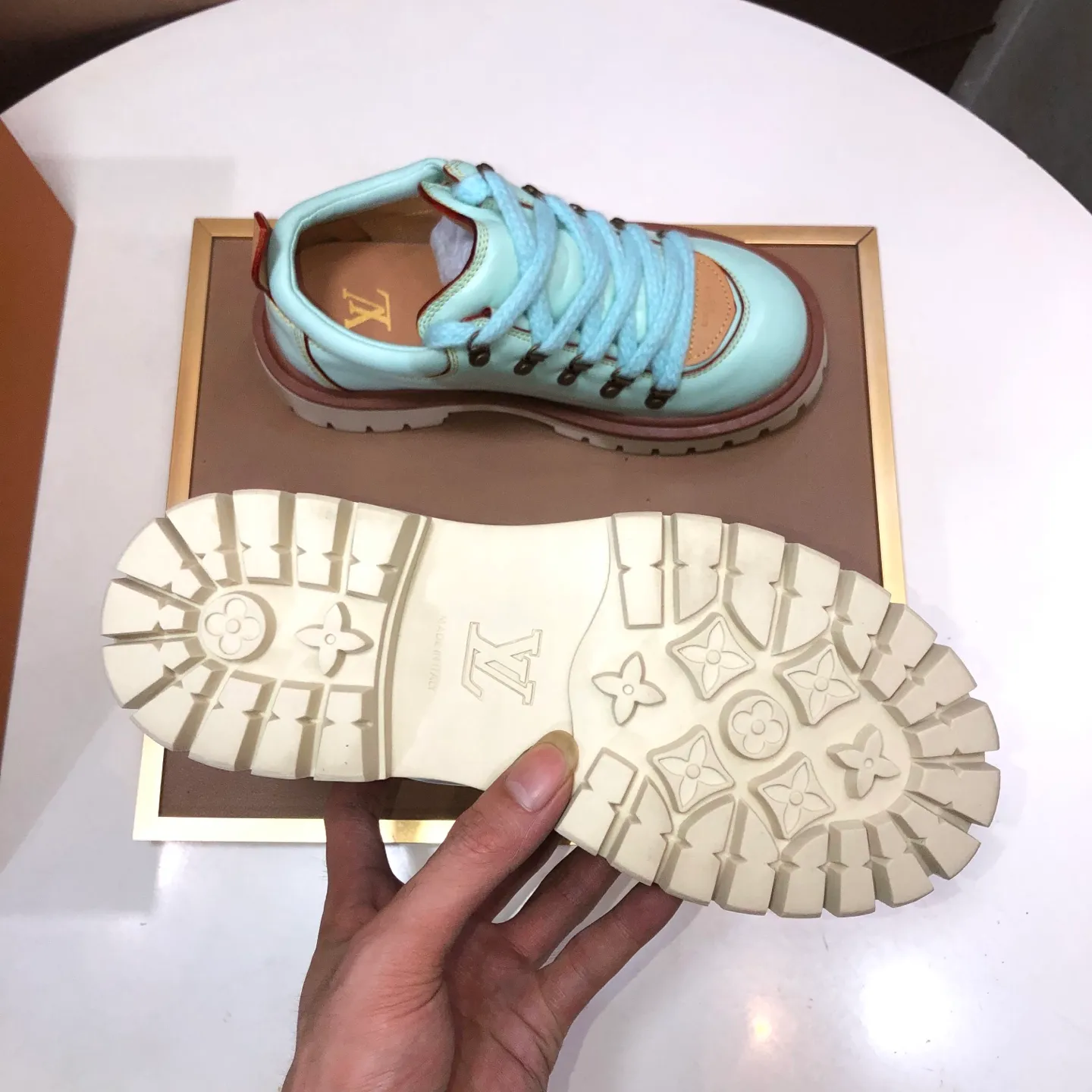Men's shoes 💰660💰 LV Louis Vuitton 2025 autumn and winter new couple's new style, the original version is developed one to one, retro fashion, handsome and cool mountaineering derby shoes are out of stock 👍 💎 Material: imported first-layer cowhide 💎 Lining: imported lambskin 💎 Outsole: original molded TR non-slip sole 💎 Bottom height: 3.5cm 💎 Shoe size: 35-45 for both men and women